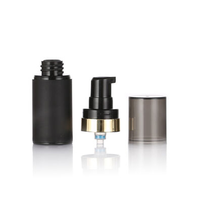 بطری بدون هوا سیاه 15ml 30ml 50ml بطری های آرایشی بدون هوا پلاستیکی