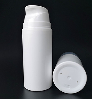 بطری های پمپ بدون هوا استوانه ای سفید PP مواد پلاستیکی 80ML 100ML 150Ml